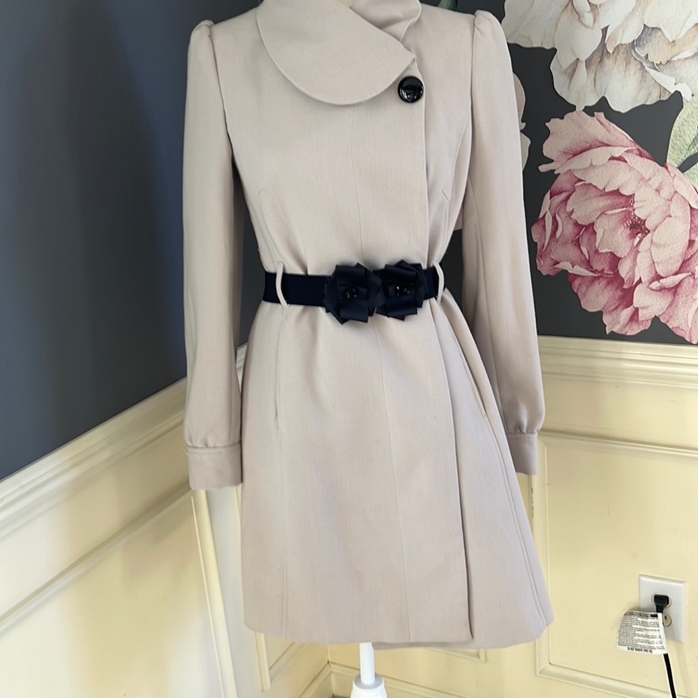 Beautiful jacket with snap closures and crystal details belt